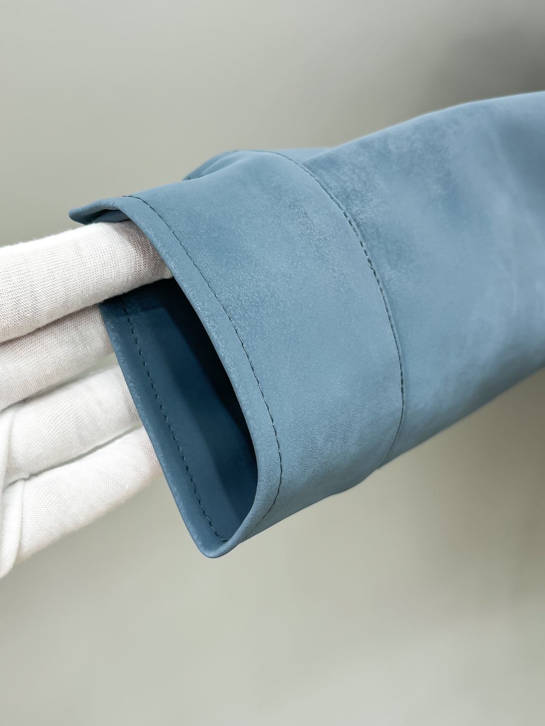 LV高仿淡藍立領麂皮外套 經典簡約飛行夾克款｜歐美奢侈品精品推薦