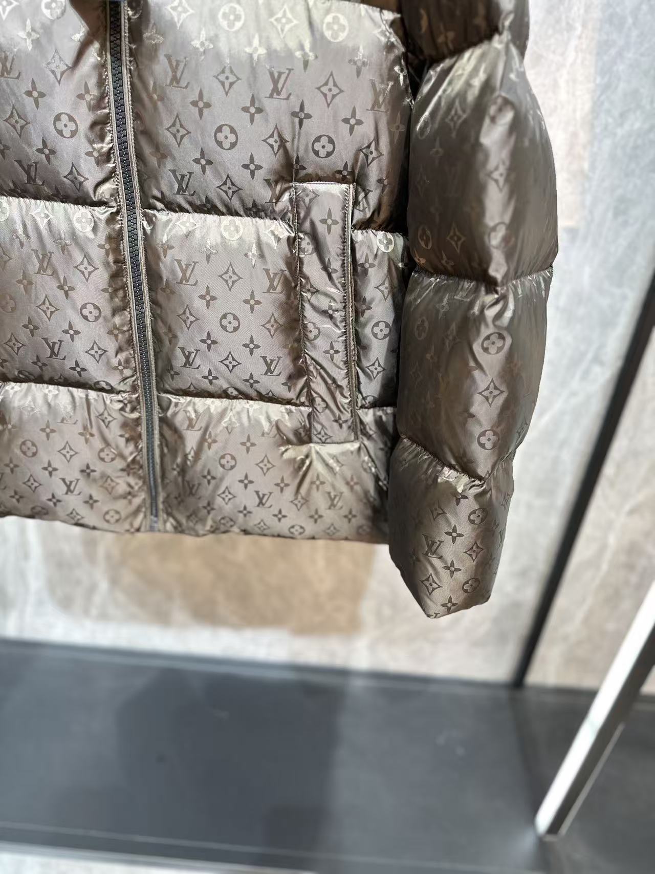 LV一比一灰褐色Monogram羽絨外套 經典立領保暖款