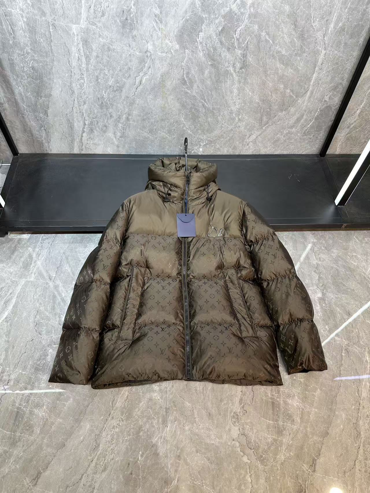 LV一比一灰褐色Monogram羽絨外套 經典立領保暖款