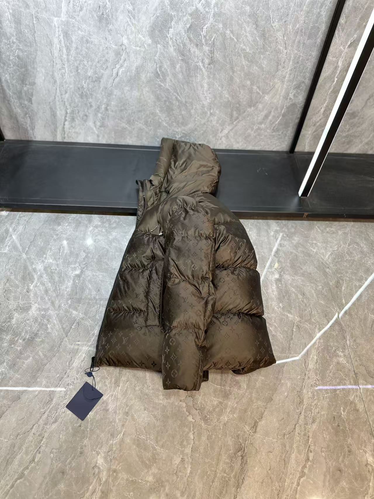 LV一比一灰褐色Monogram羽絨外套 經典立領保暖款