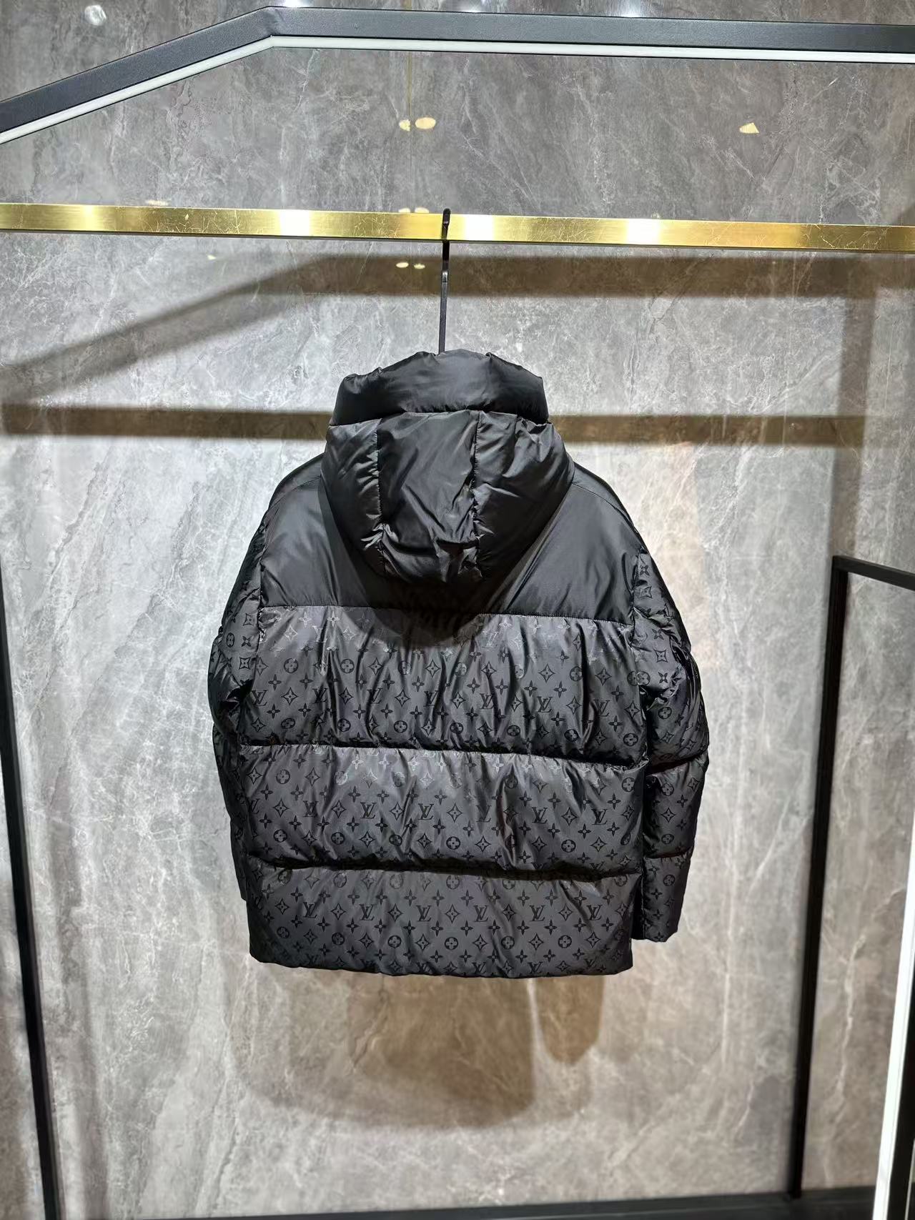 LV原單黑色Monogram羽絨外套 男士冬季保暖立領連帽款｜歐美奢侈品精品推薦