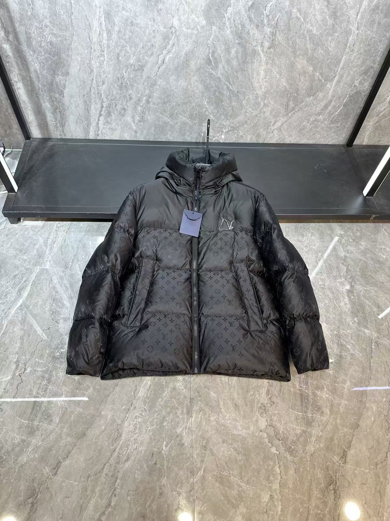 LV原單黑色Monogram羽絨外套 男士冬季保暖立領連帽款｜歐美奢侈品精品推薦