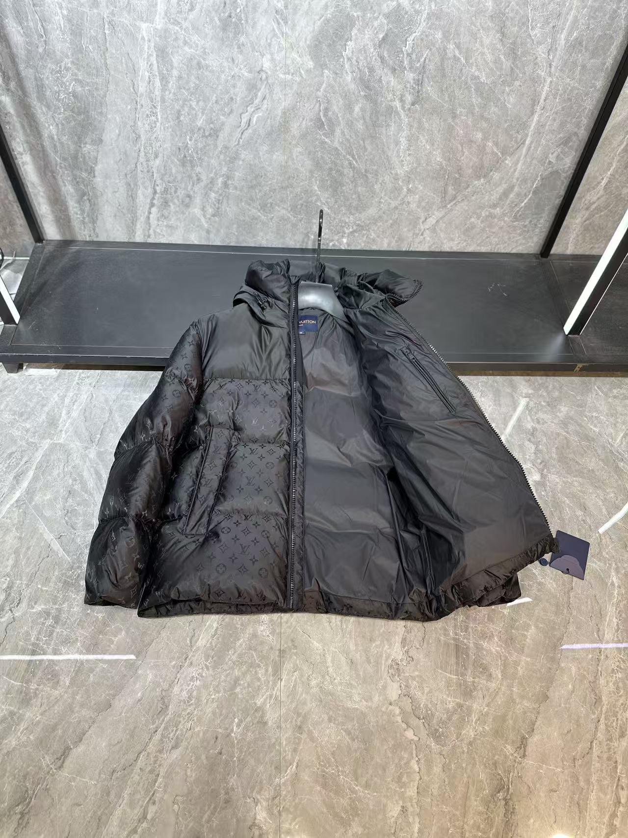 LV原單黑色Monogram羽絨外套 男士冬季保暖立領連帽款｜歐美奢侈品精品推薦