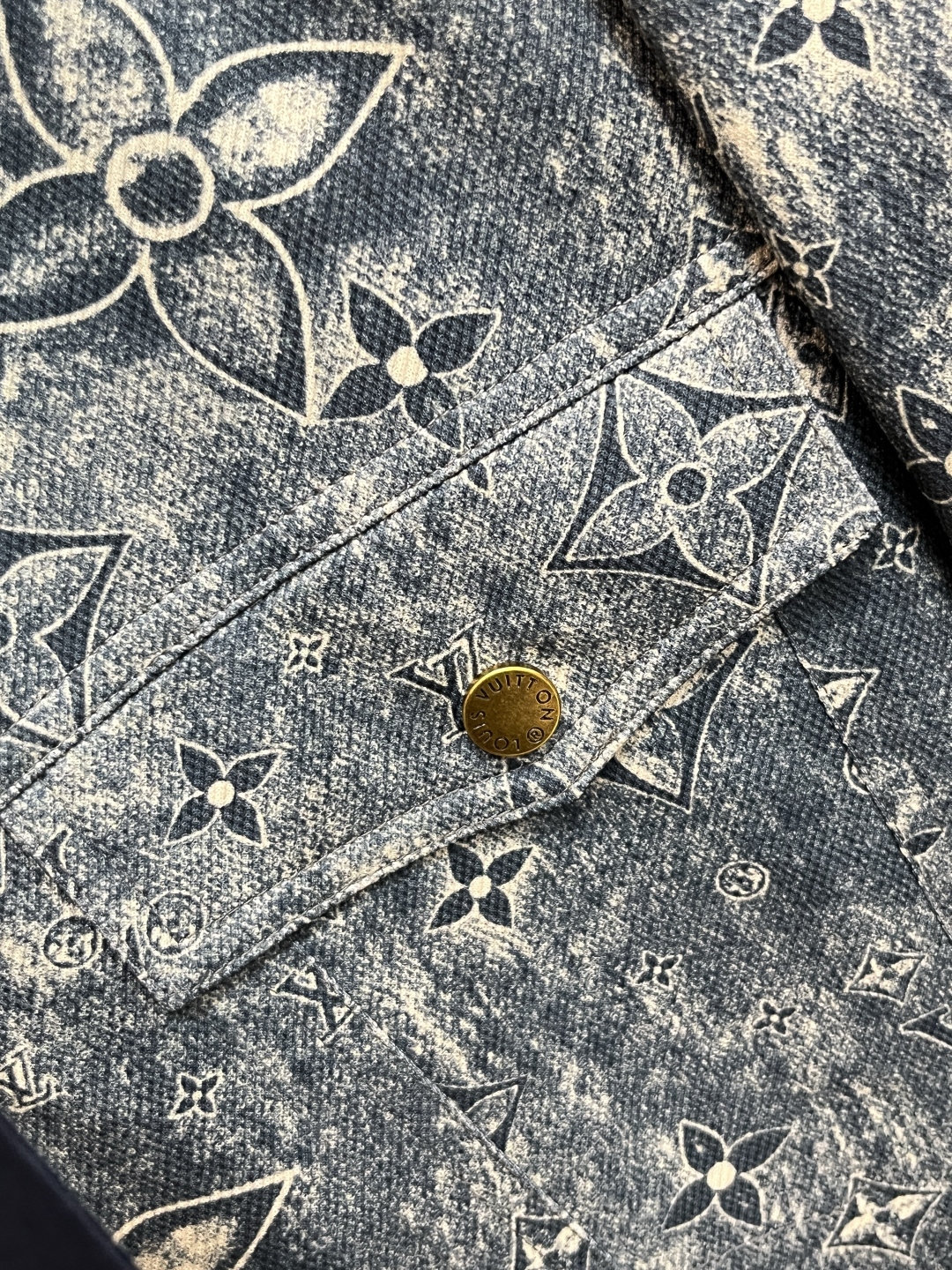 LV A貨水洗丹寧連帽外套 經典老花印花牛仔夾克｜歐美奢侈品精品推薦