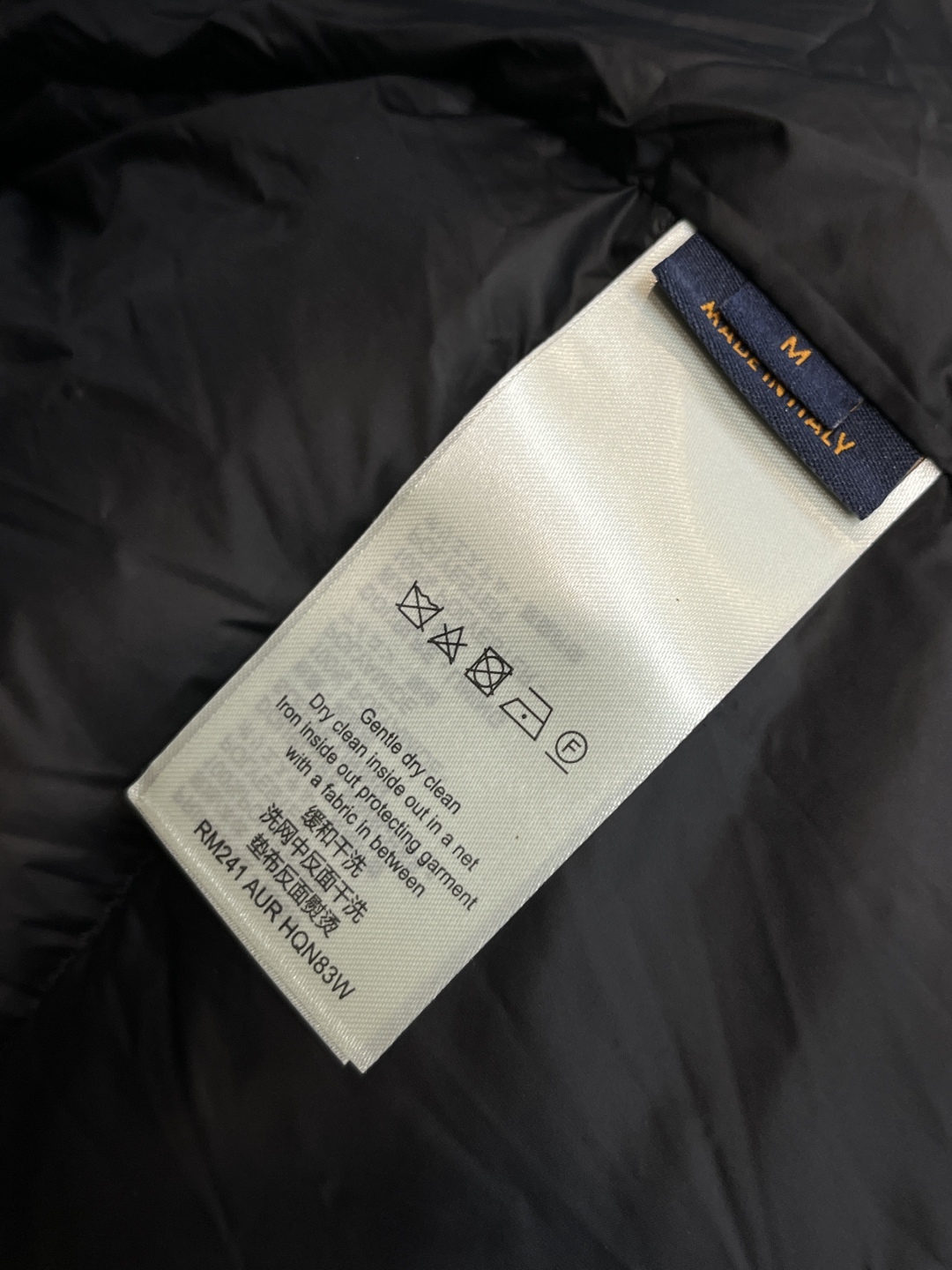 LV精品仿製黑色拼接羽絨外套 男士冬季立領連帽款|超A仿原單精品圖片 15 LV精品仿製黑色拼接羽絨外套 男士冬季立領連帽款|歐美奢侈品精品推薦