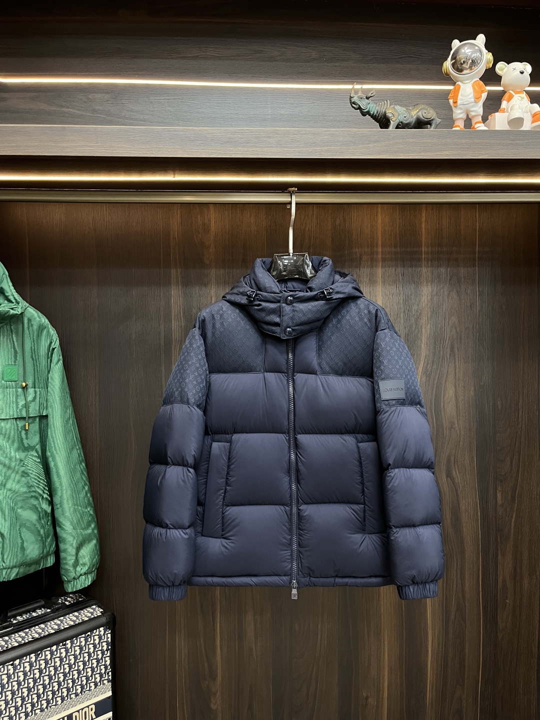 LV一比一深藍Monogram拼接羽絨外套 男士冬季立領連帽款｜歐美奢侈品精品推薦