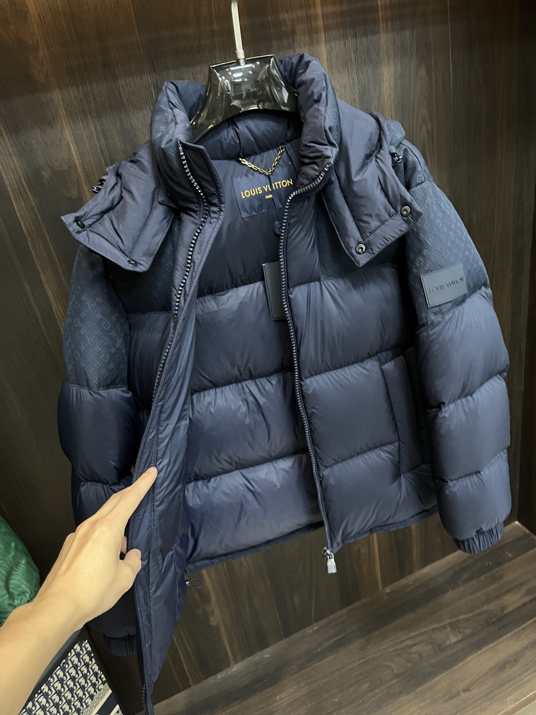 LV一比一深藍Monogram拼接羽絨外套 男士冬季立領連帽款｜歐美奢侈品精品推薦