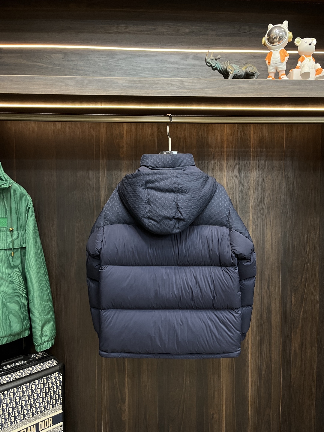 LV一比一深藍Monogram拼接羽絨外套 男士冬季立領連帽款｜歐美奢侈品精品推薦