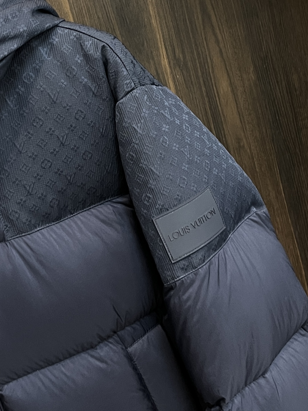 LV一比一深藍Monogram拼接羽絨外套 男士冬季立領連帽款｜歐美奢侈品精品推薦