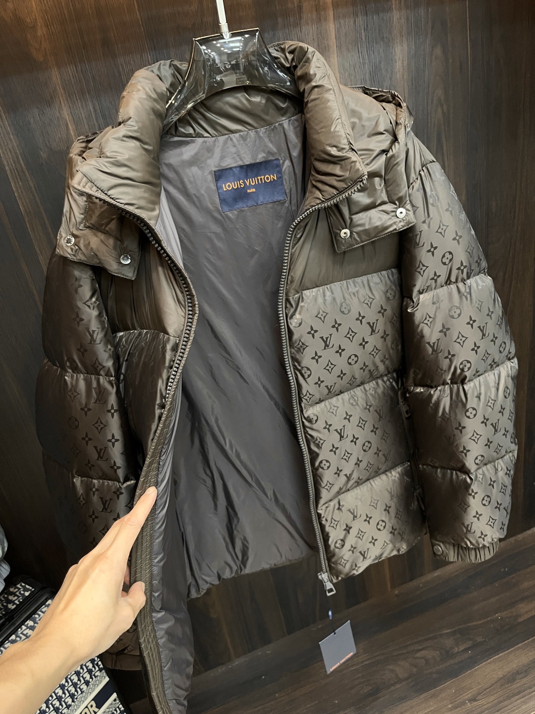 LV高仿棕色Monogram羽絨外套 男士冬季連帽保暖夾克｜歐美奢侈品精品推薦