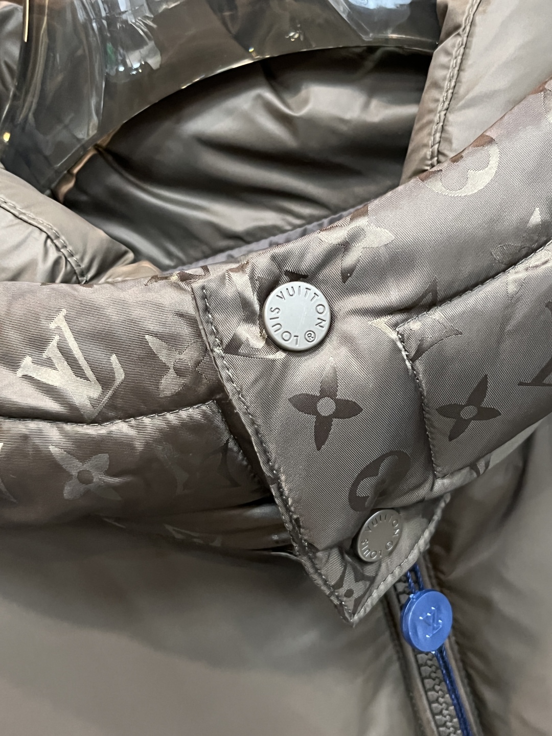 LV高仿棕色Monogram羽絨外套 男士冬季連帽保暖夾克｜歐美奢侈品精品推薦