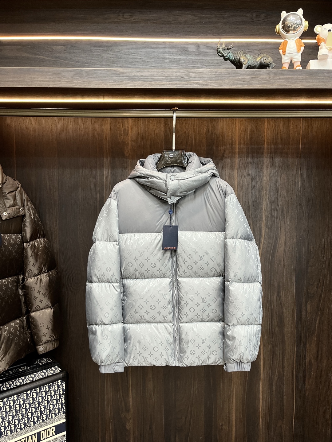 LV精品仿製銀灰Monogram羽絨外套 男士立領連帽冬季款
