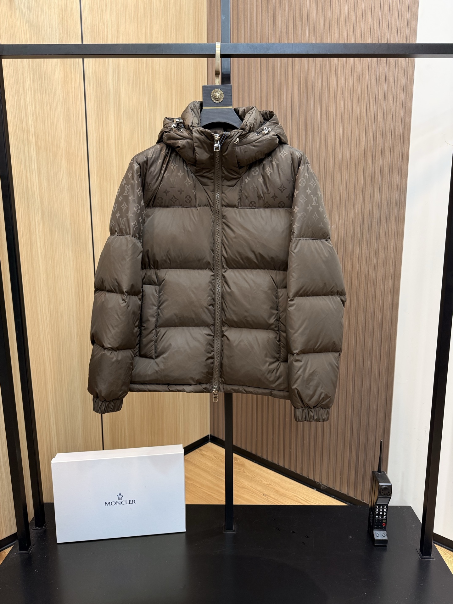 LV A貨咖啡色Monogram羽絨外套 男士冬季防風保暖連帽款