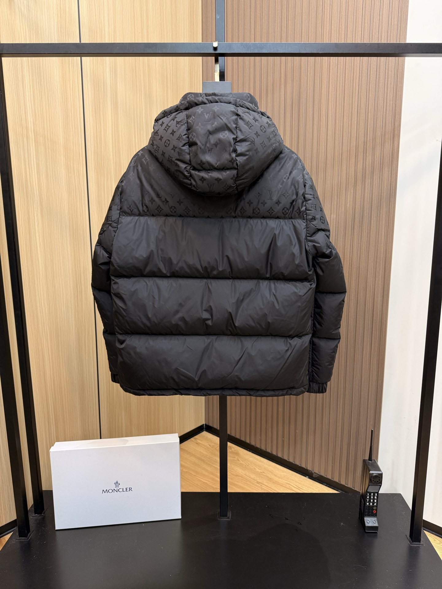 LV原廠工藝黑色Monogram羽絨外套 男士冬季立領連帽夾克｜歐美奢侈品精品推薦