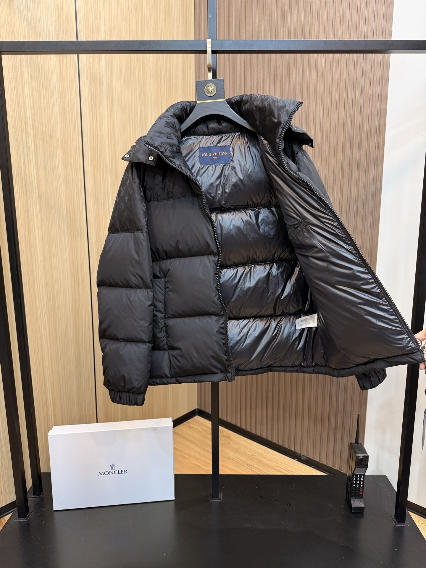 LV原廠工藝黑色Monogram羽絨外套 男士冬季立領連帽夾克｜歐美奢侈品精品推薦