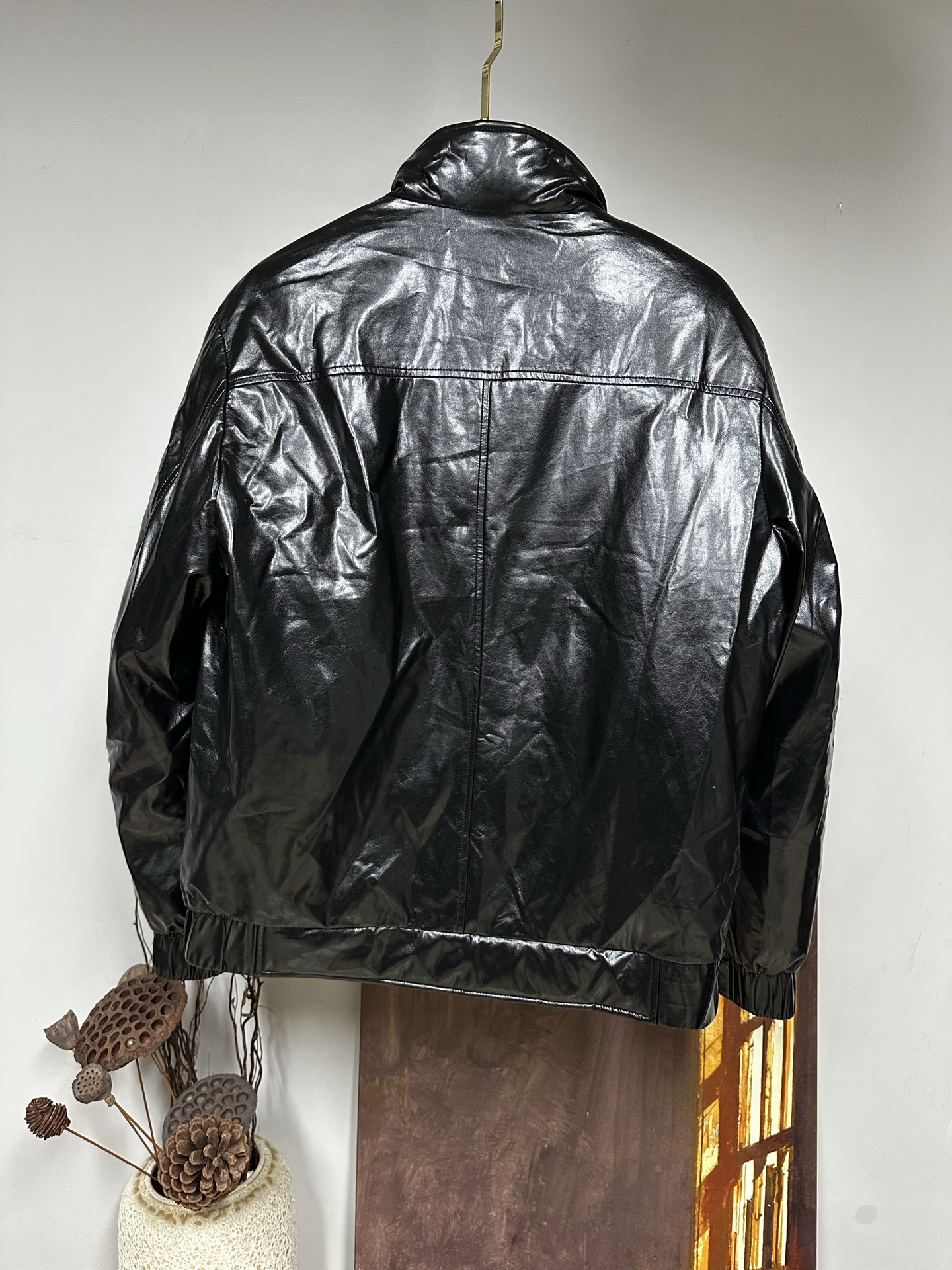 LV高端複刻亮面皮質外套 男士冬季立領金扣短版夾克｜歐美奢侈品精品推薦