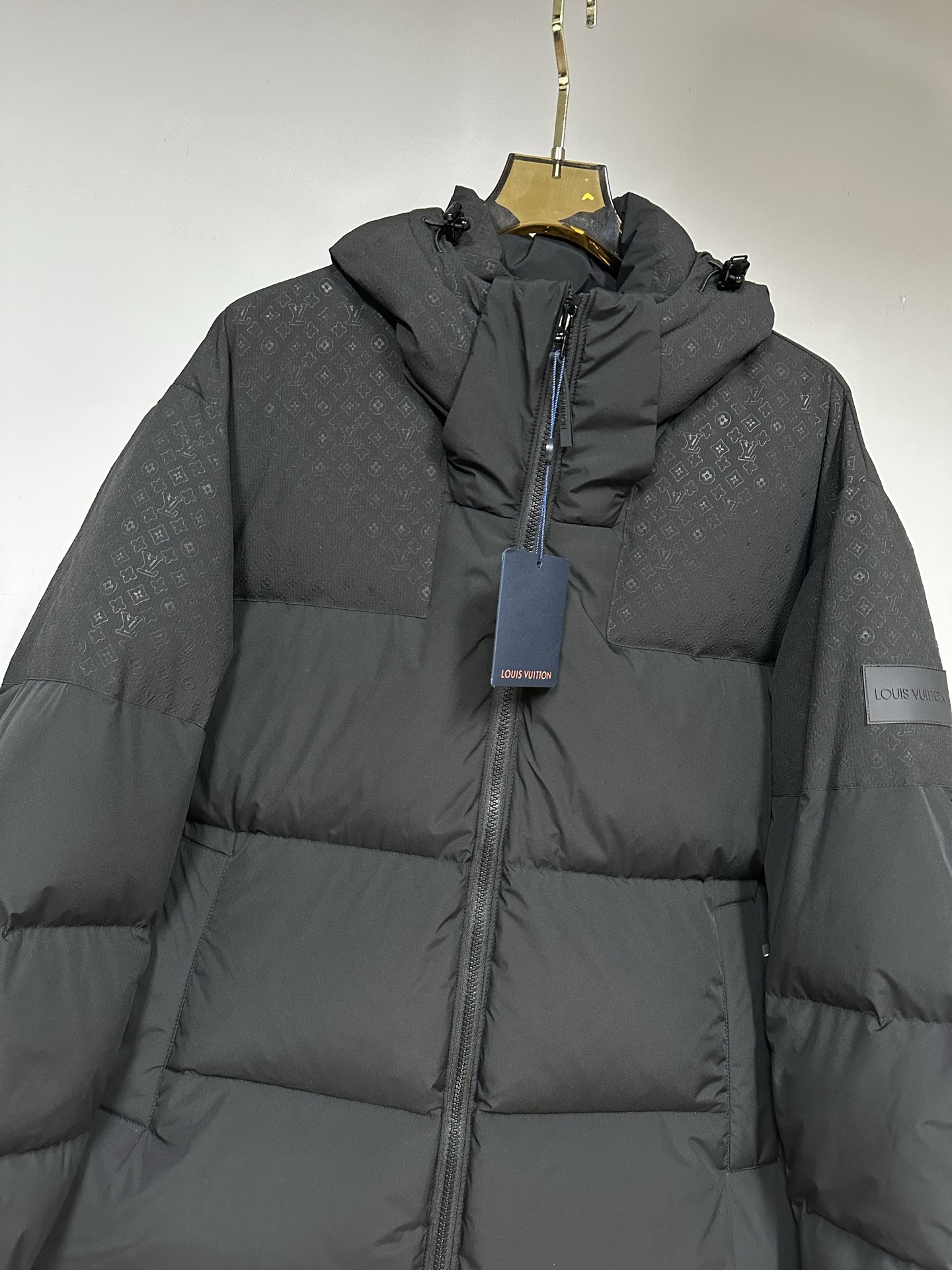 LV一比一黑色羽絨外套 Monogram拼接防風保暖男士夾克|超A仿原單精品圖片 13 LV一比一黑色羽絨外套 Monogram拼接防風保暖男士夾克|歐美奢侈品精品推薦