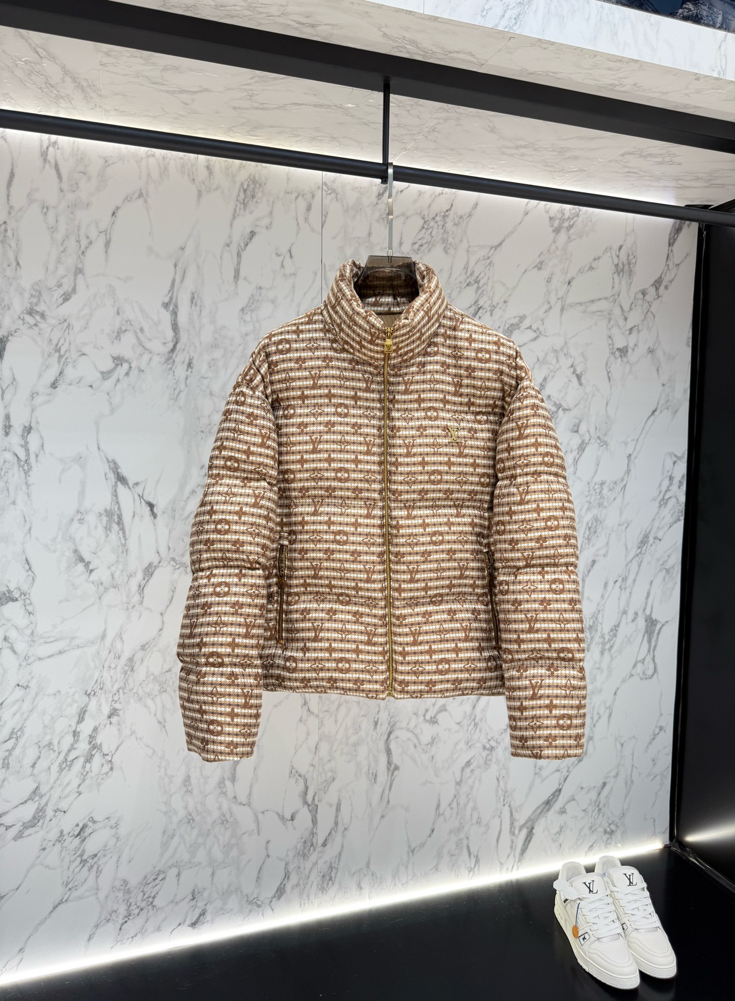 LV精品仿製毛呢羽絨外套 米棕格紋立領保暖短版夾克