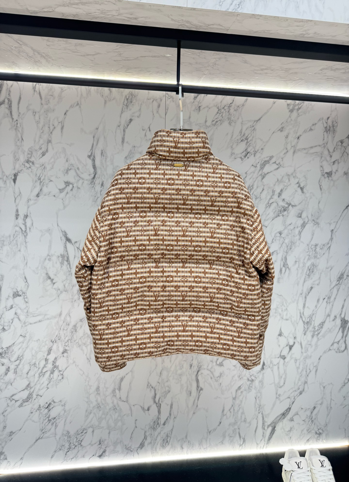 LV精品仿製毛呢羽絨外套 米棕格紋立領保暖短版夾克｜歐美奢侈品精品推薦