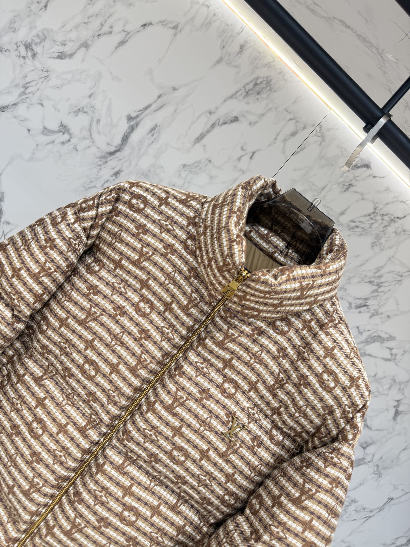 LV精品仿製毛呢羽絨外套 米棕格紋立領保暖短版夾克｜歐美奢侈品精品推薦