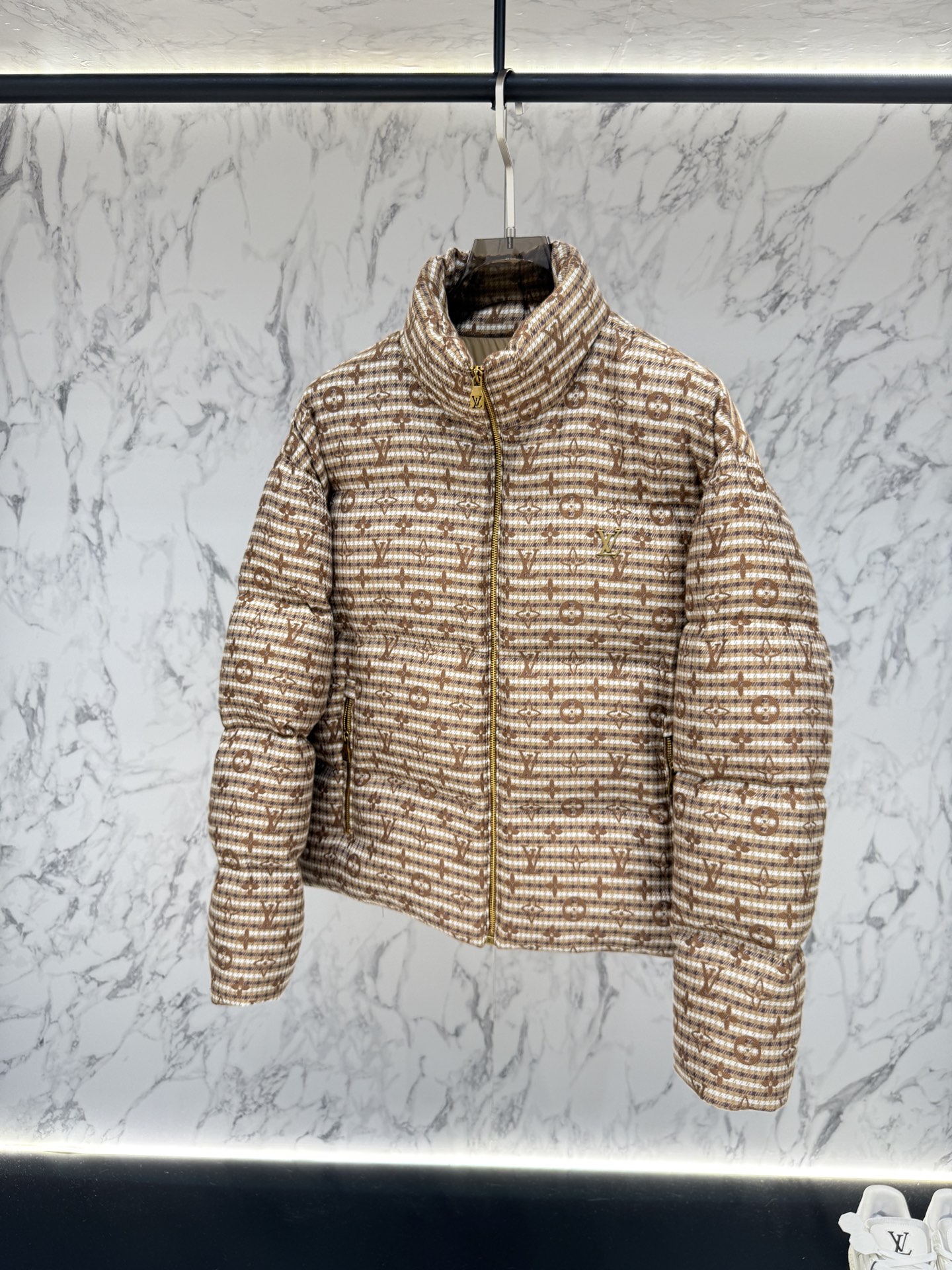LV精品仿製毛呢羽絨外套 米棕格紋立領保暖短版夾克｜歐美奢侈品精品推薦