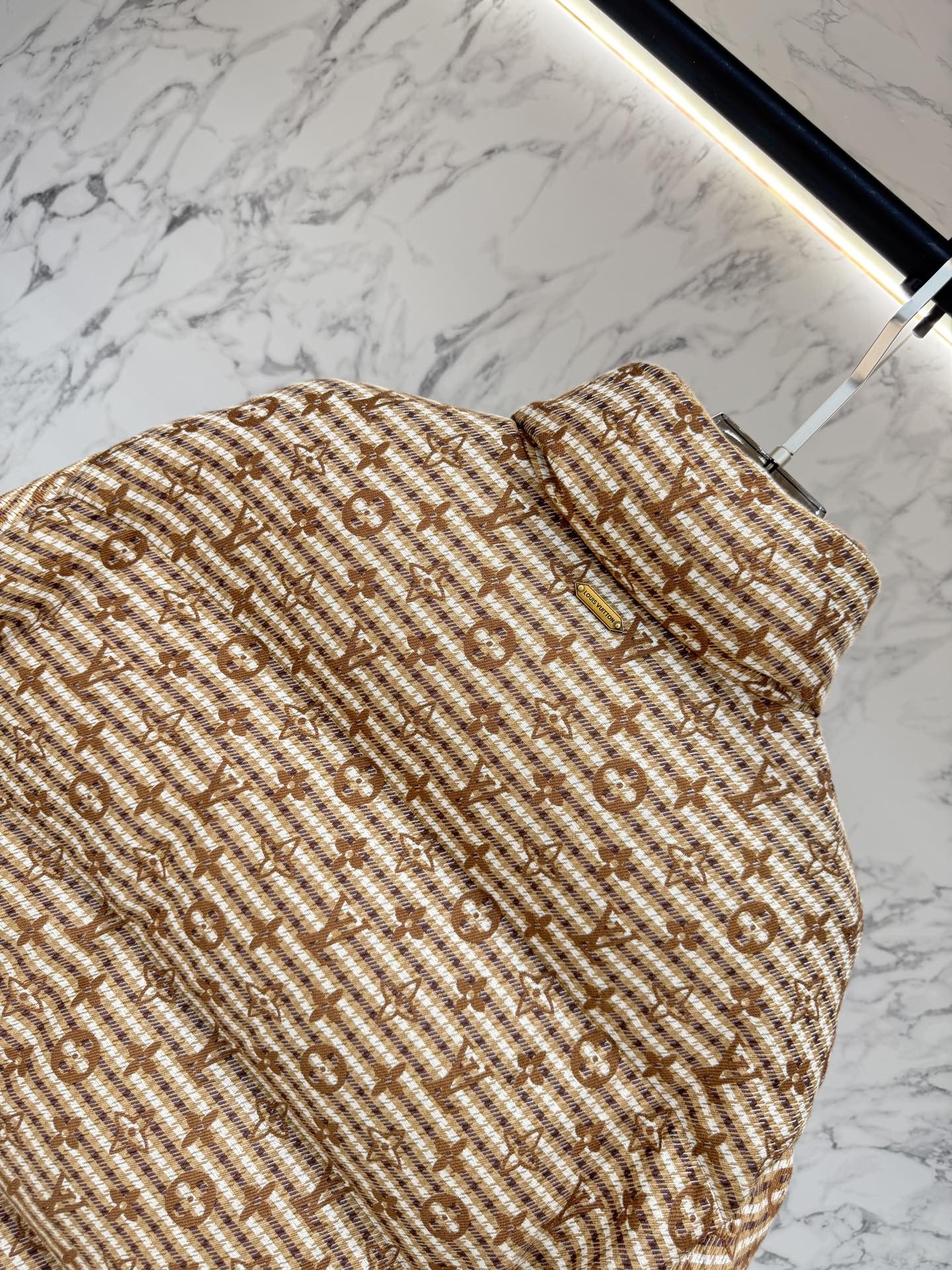 LV精品仿製毛呢羽絨外套 米棕格紋立領保暖短版夾克｜歐美奢侈品精品推薦