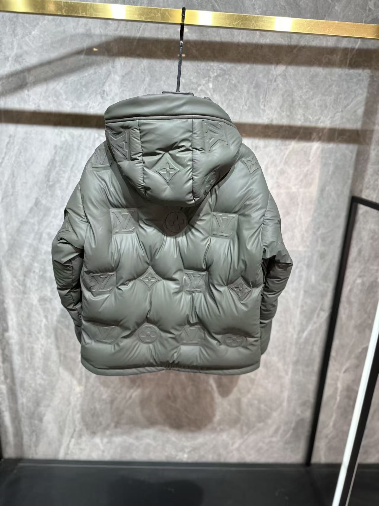 LV原單立體壓花羽絨外套 灰綠色連帽防風保暖夾克｜歐美奢侈品精品推薦