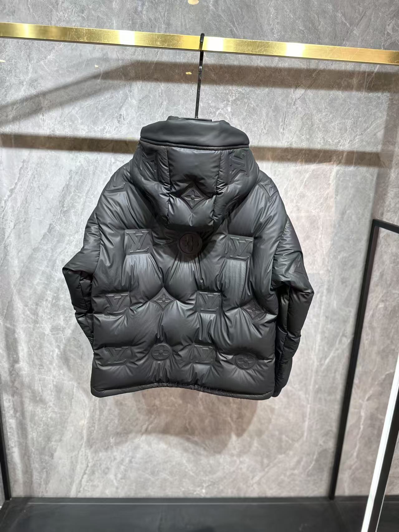 LV頂級複刻立體壓紋羽絨外套 全黑霧面質感防風保暖夾克｜歐美奢侈品精品推薦