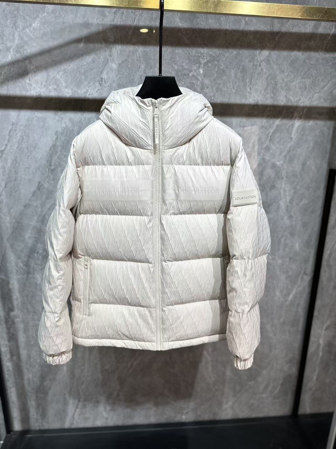 LV原廠一比一羽絨外套 白色菱格連帽設計輕盈防風夾克