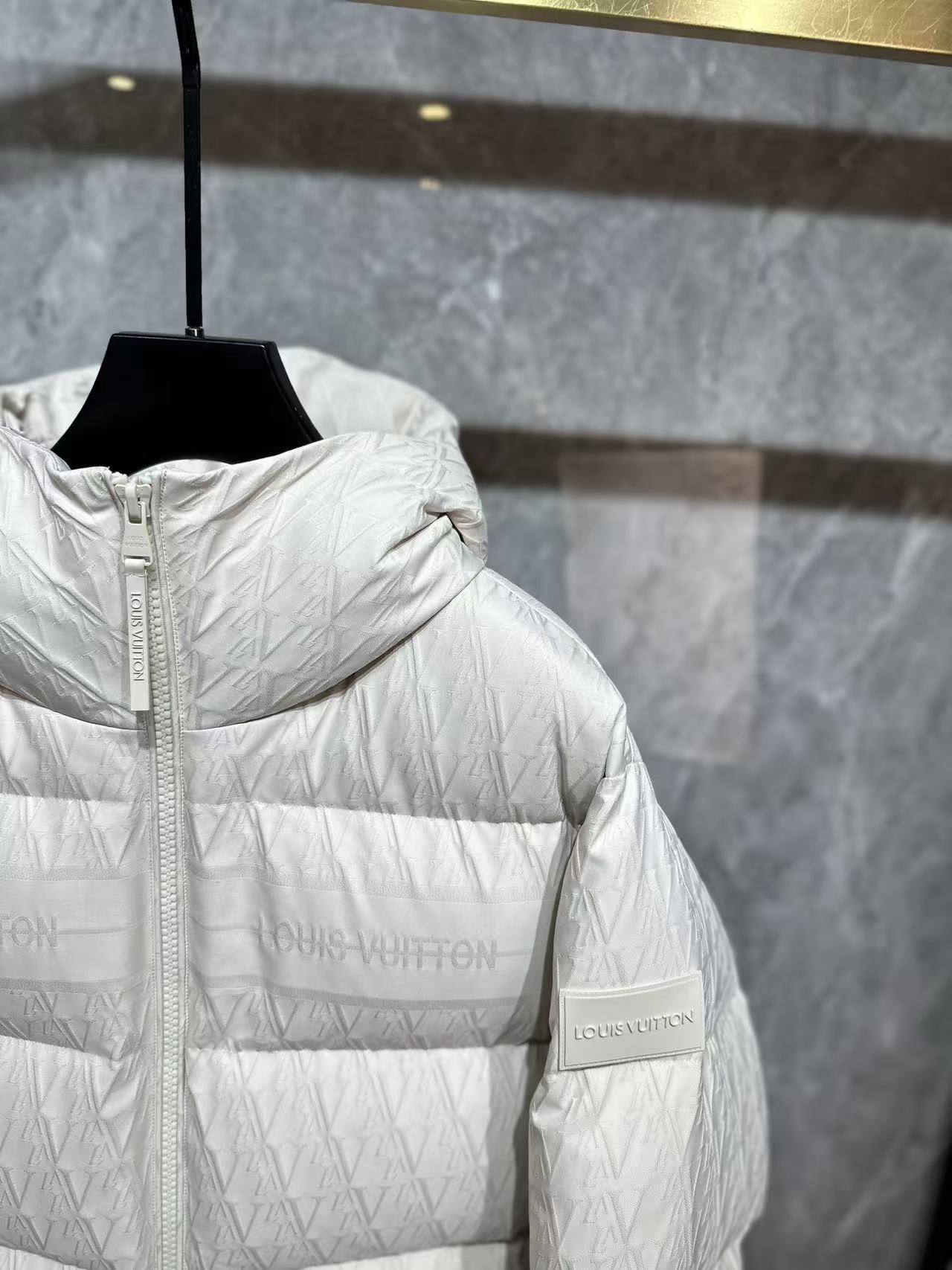 LV原廠一比一羽絨外套 白色菱格連帽設計輕盈防風夾克｜歐美奢侈品精品推薦