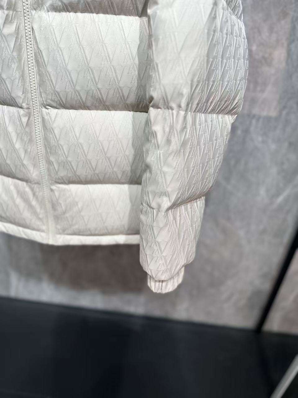 LV原廠一比一羽絨外套 白色菱格連帽設計輕盈防風夾克｜歐美奢侈品精品推薦