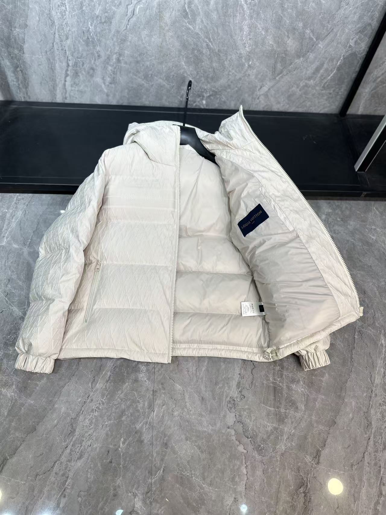 LV原廠一比一羽絨外套 白色菱格連帽設計輕盈防風夾克｜歐美奢侈品精品推薦
