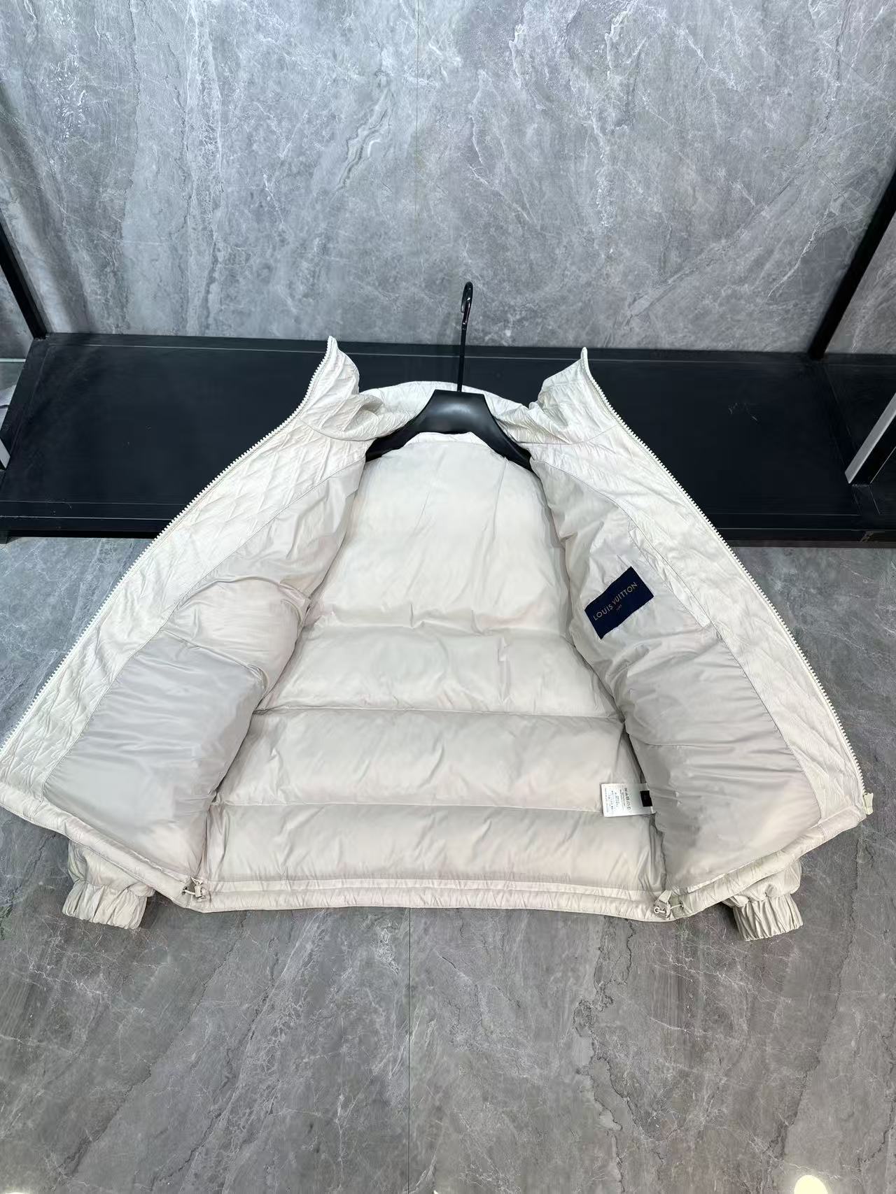 LV原廠一比一羽絨外套 白色菱格連帽設計輕盈防風夾克｜歐美奢侈品精品推薦