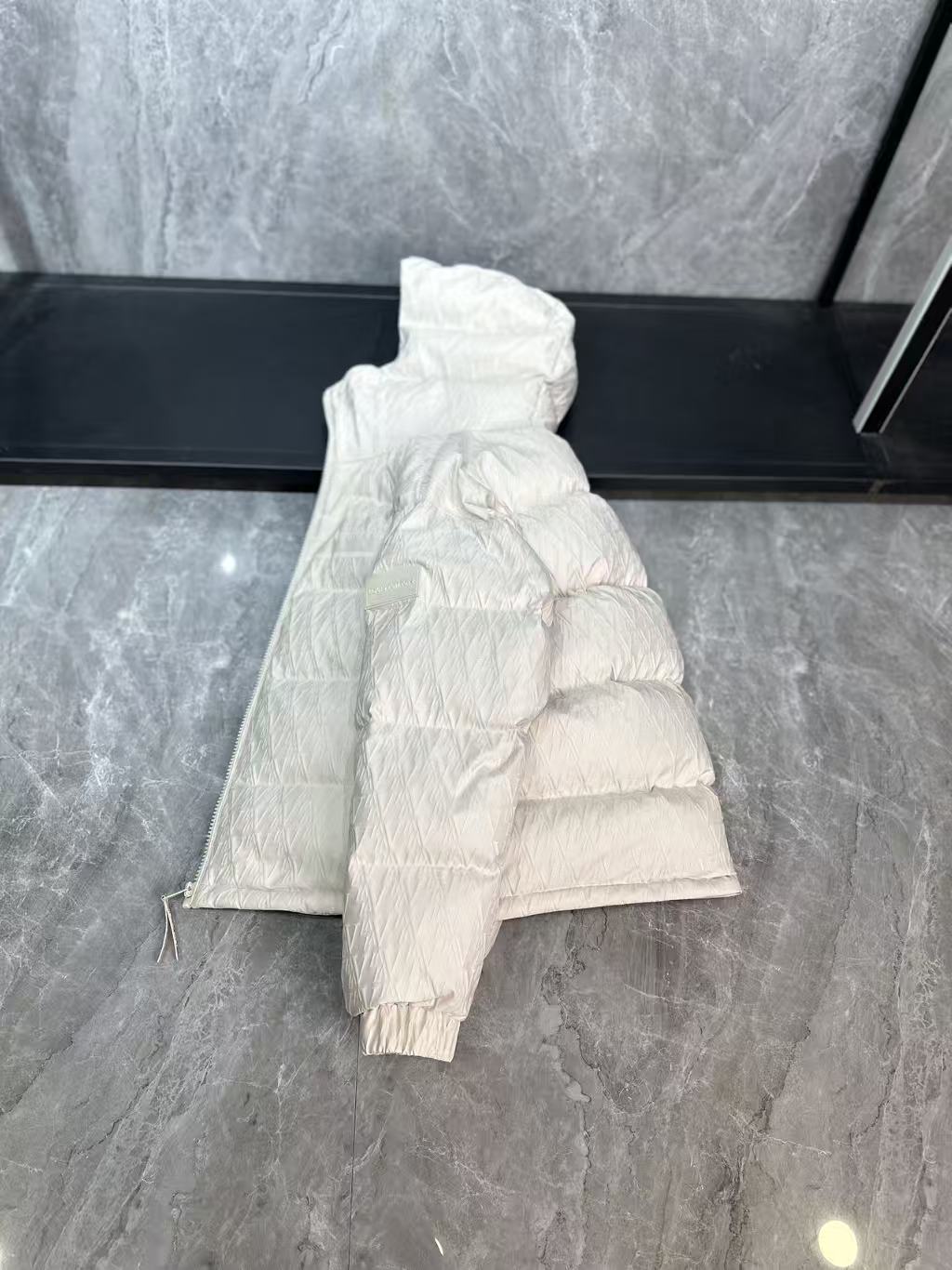 LV原廠一比一羽絨外套 白色菱格連帽設計輕盈防風夾克｜歐美奢侈品精品推薦