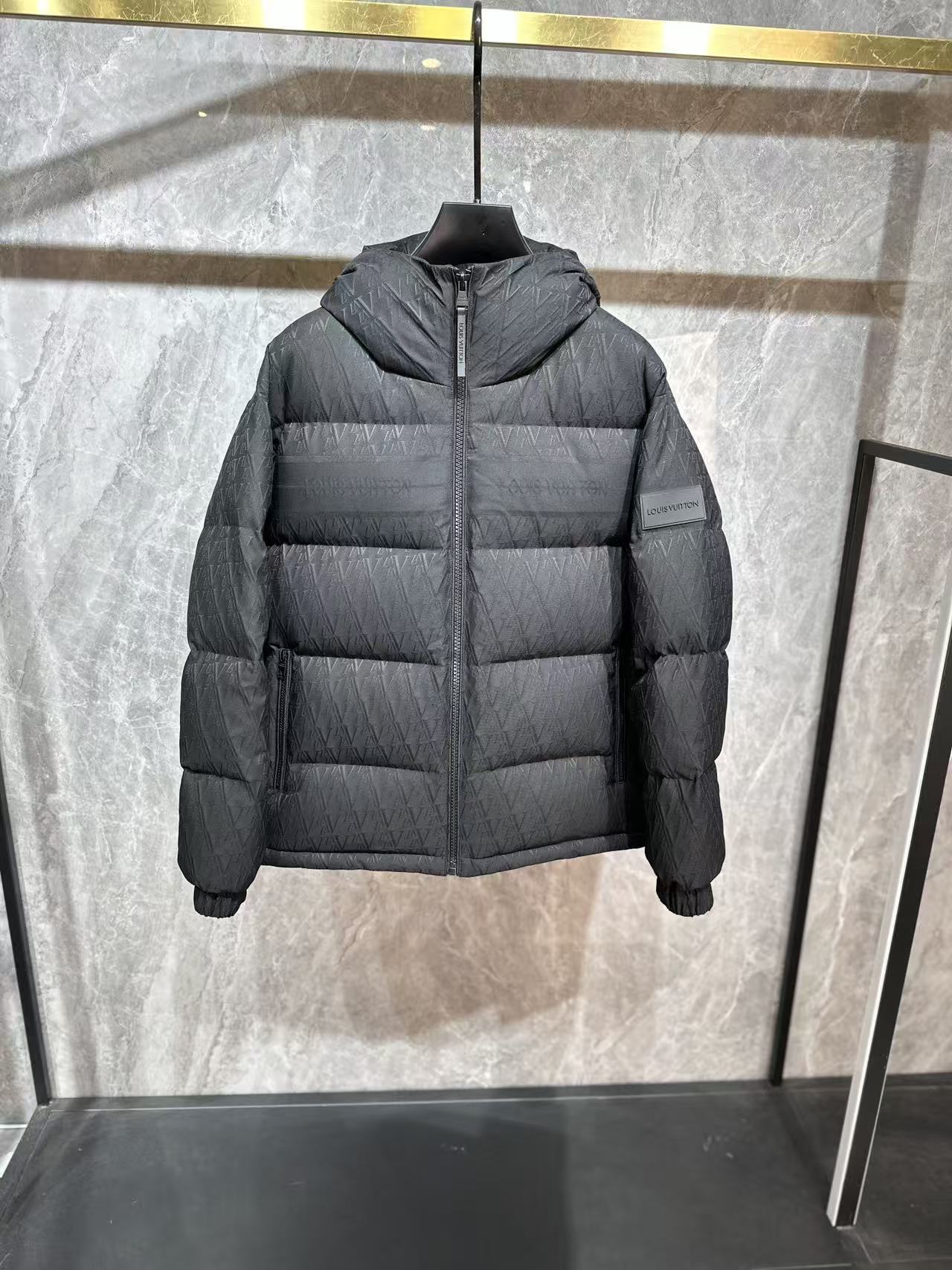 LV高仿立體壓紋羽絨外套 黑色連帽防風保暖夾克