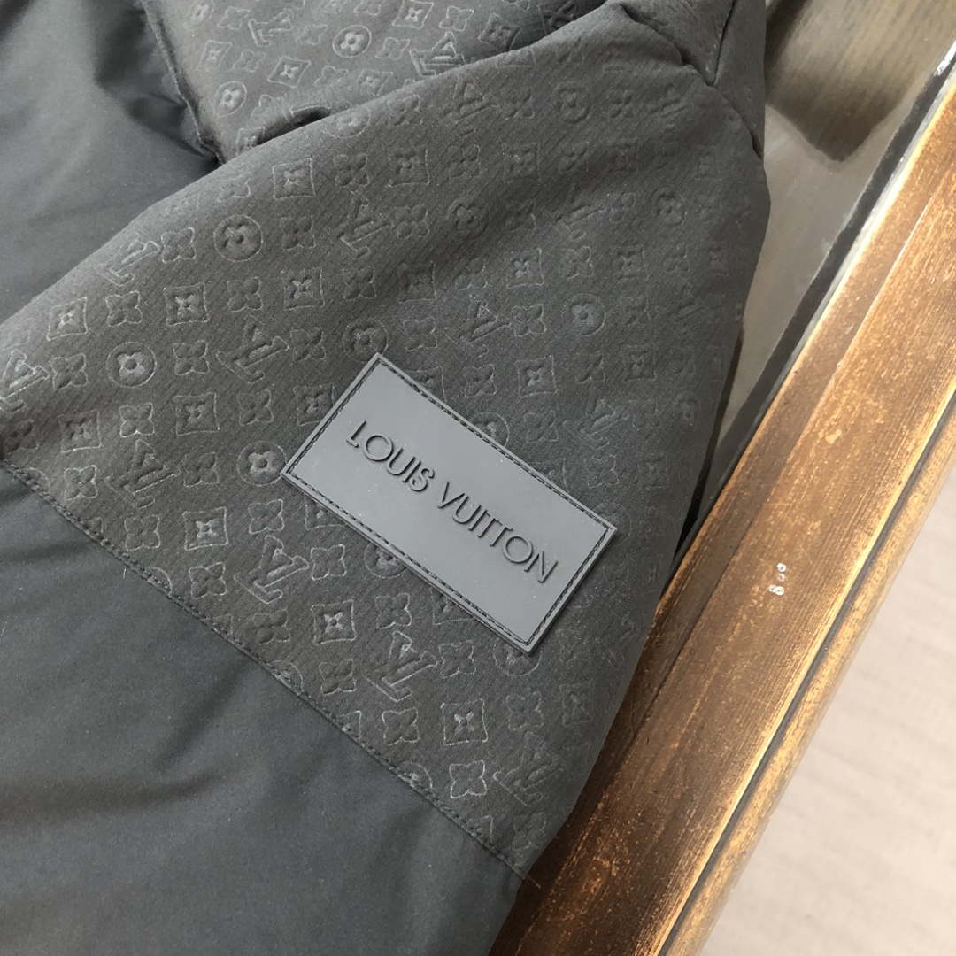 LV頂級原單羽絨外套 黑色立體織紋防風連帽款｜歐美奢侈品精品推薦