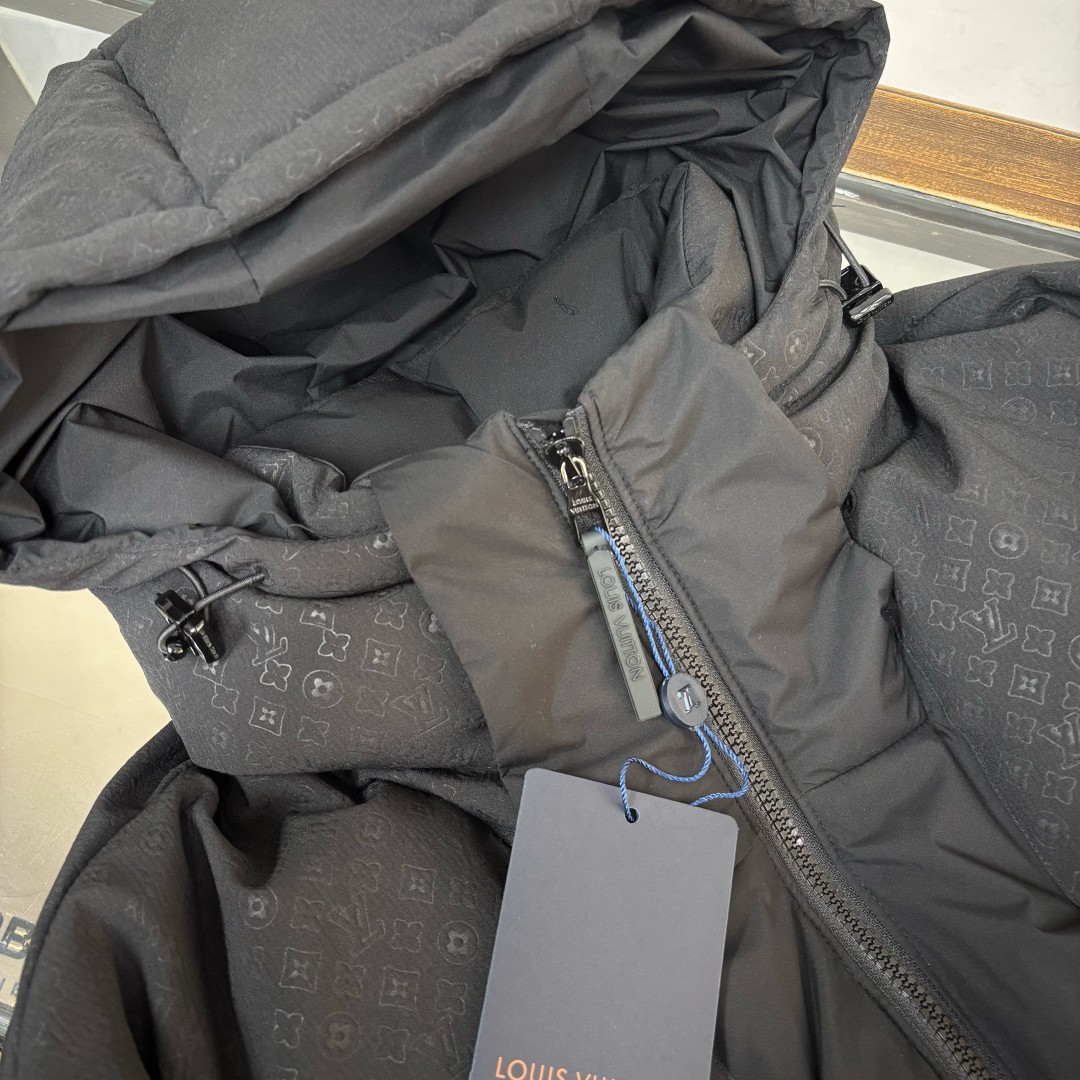 LV頂級原單羽絨外套 黑色立體織紋防風連帽款｜歐美奢侈品精品推薦