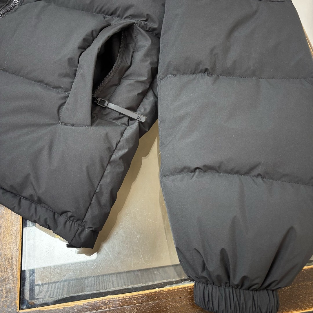 LV頂級原單羽絨外套 黑色立體織紋防風連帽款｜歐美奢侈品精品推薦