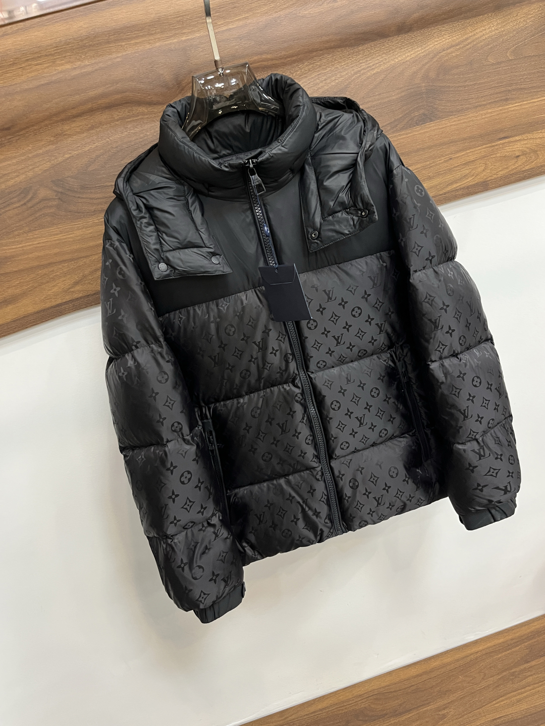 LV 高仿Monogram羽絨外套經典拼接設計 黑色冬季款｜歐美奢侈品精品推薦
