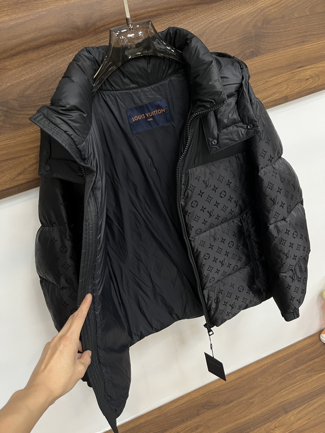 LV 高仿Monogram羽絨外套經典拼接設計 黑色冬季款｜歐美奢侈品精品推薦