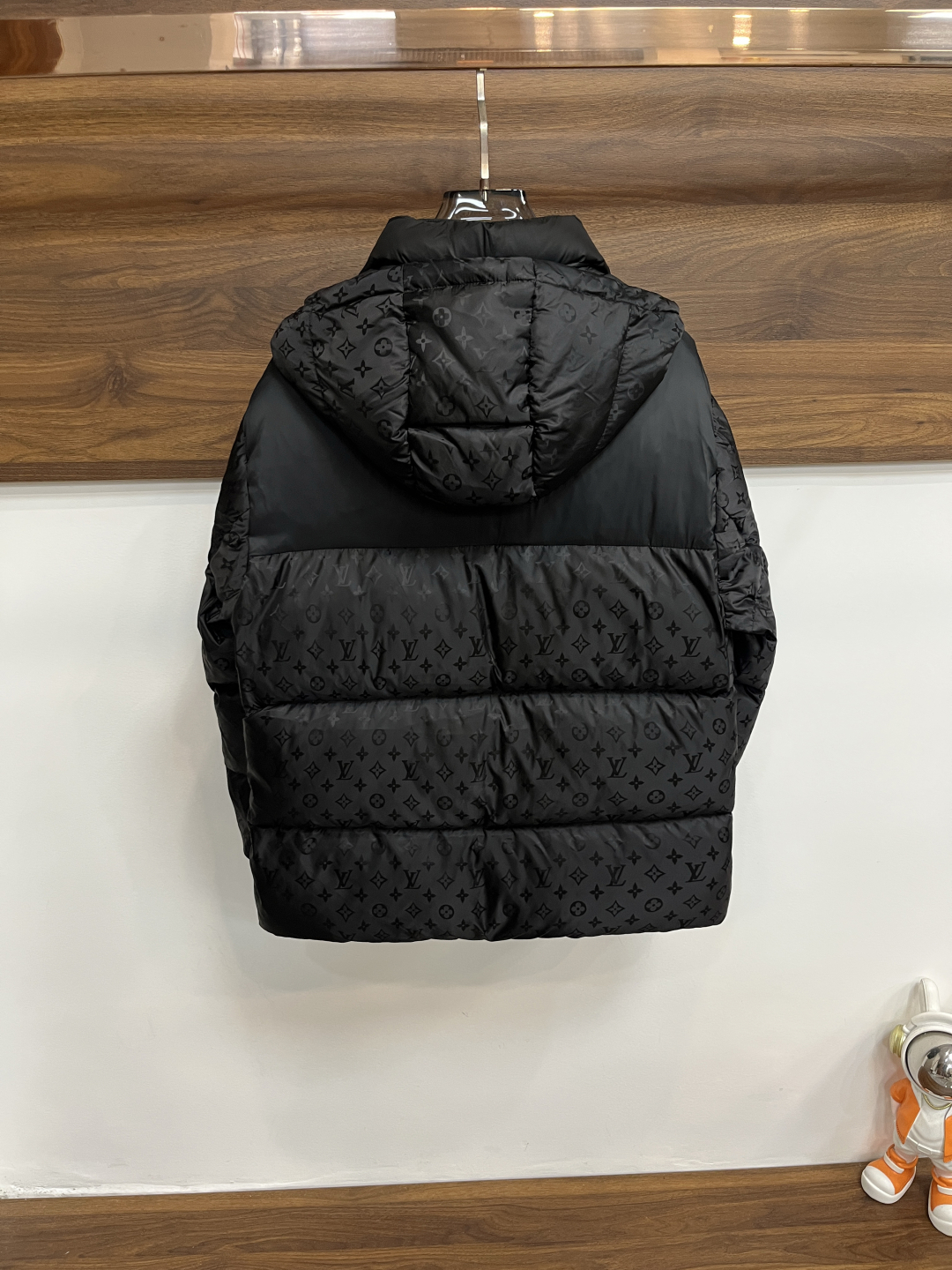 LV 高仿Monogram羽絨外套經典拼接設計 黑色冬季款｜歐美奢侈品精品推薦