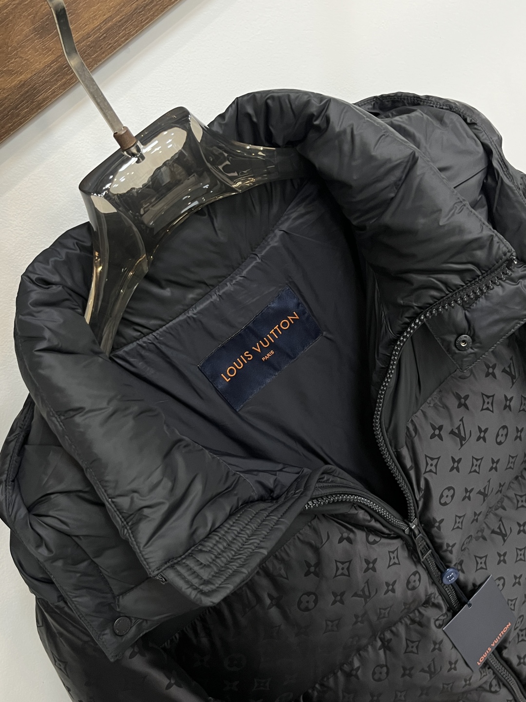 LV 高仿Monogram羽絨外套經典拼接設計 黑色冬季款｜歐美奢侈品精品推薦