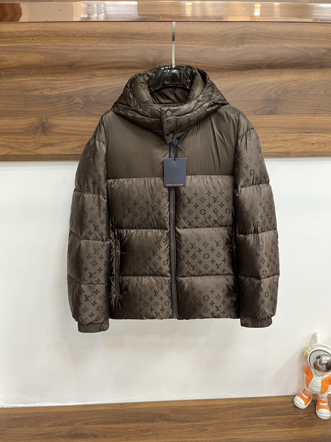 LV 高仿Monogram羽絨外套經典拼接設計 咖啡色冬季款｜歐美奢侈品精品推薦