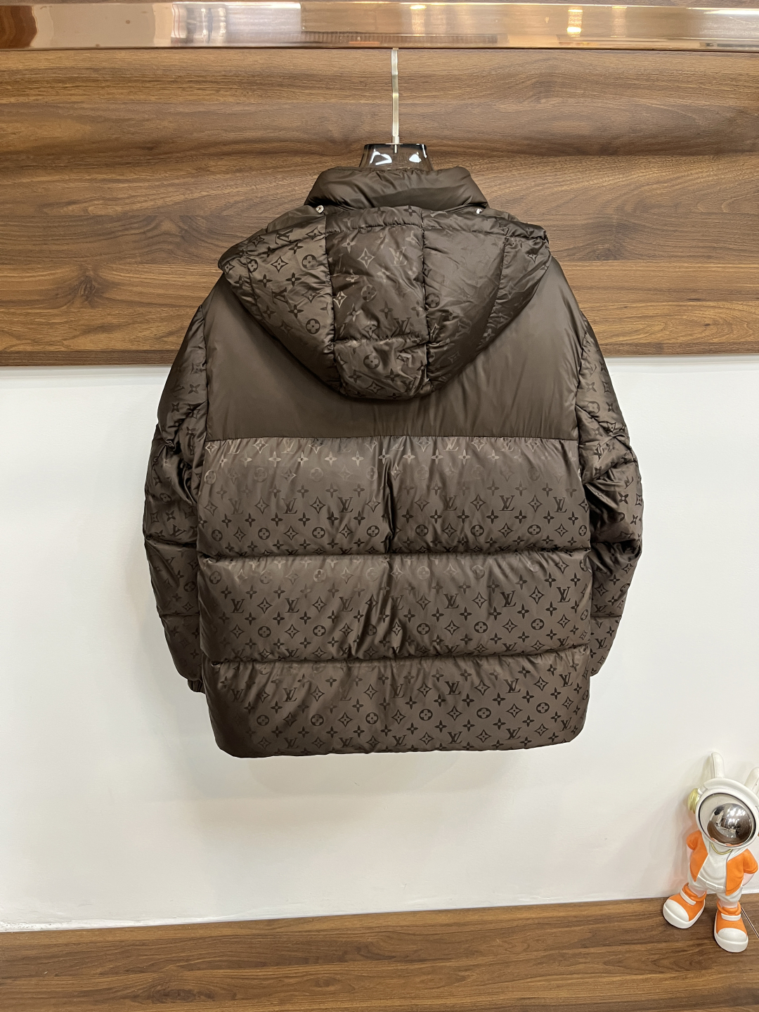 LV 高仿Monogram羽絨外套經典拼接設計 咖啡色冬季款｜歐美奢侈品精品推薦