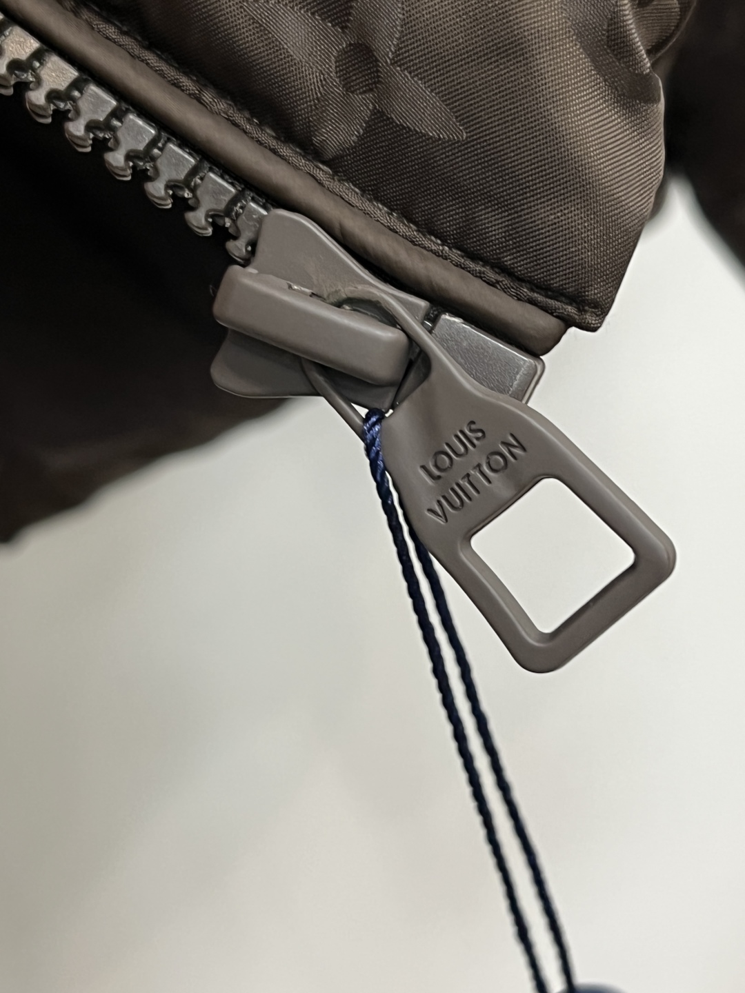 LV 高仿Monogram羽絨外套經典拼接設計 咖啡色冬季款｜歐美奢侈品精品推薦