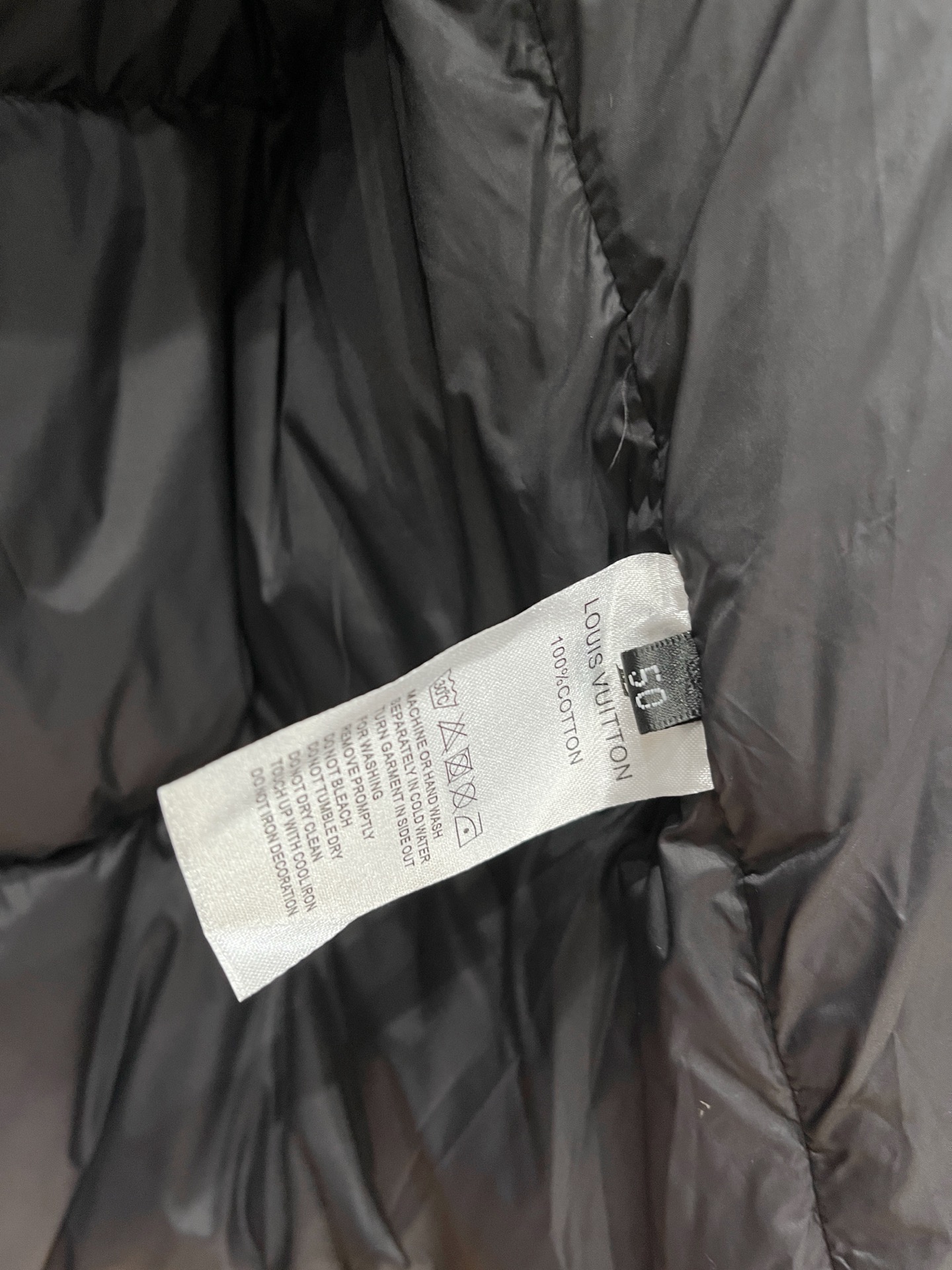 LV 頂級原版羽絨外套 連帽設計 經典Logo細節 保暖簡約風｜歐美奢侈品精品推薦