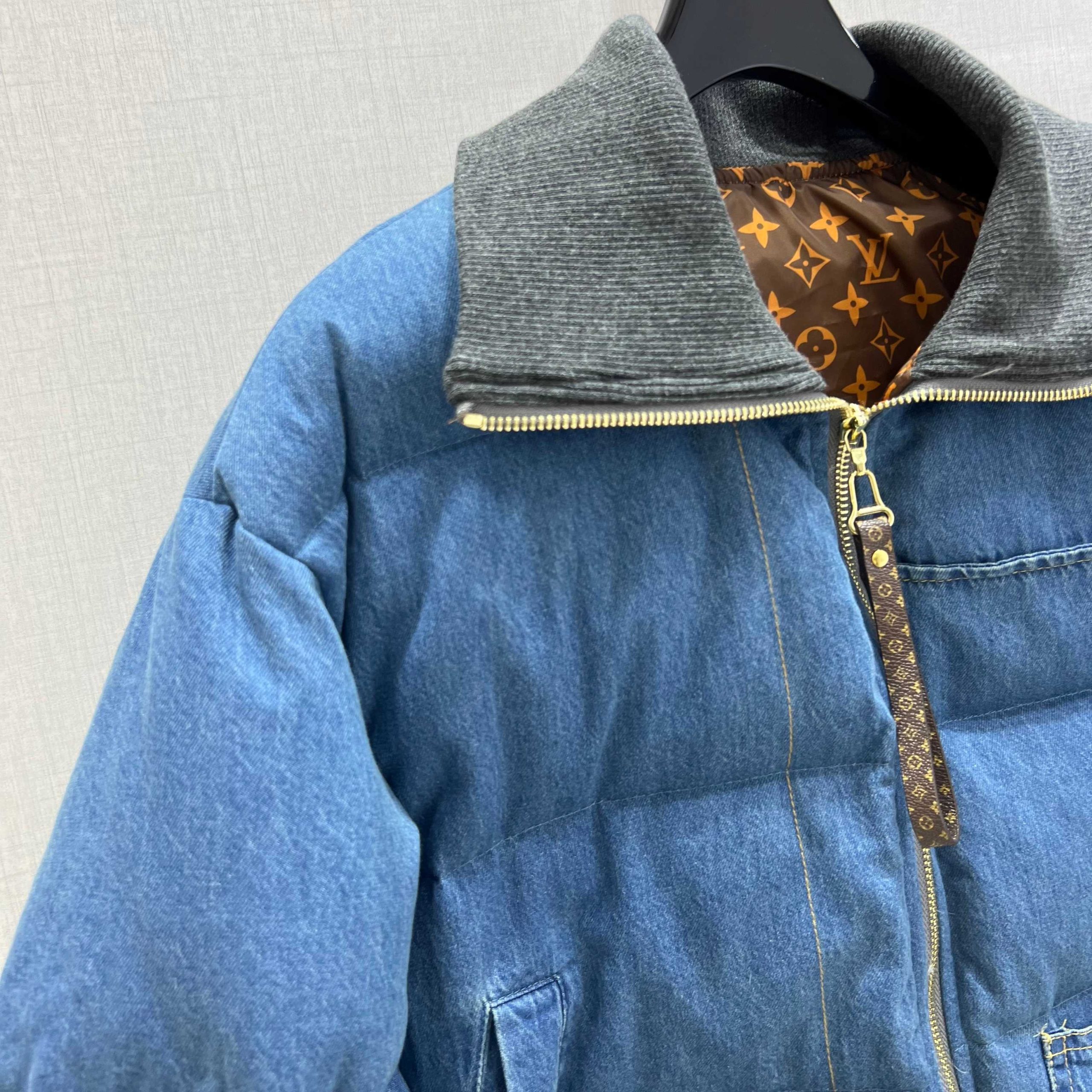 LV 高仿丹寧羽絨外套 灰領拼接設計 經典老花內裡精品保暖款｜歐美奢侈品精品推薦