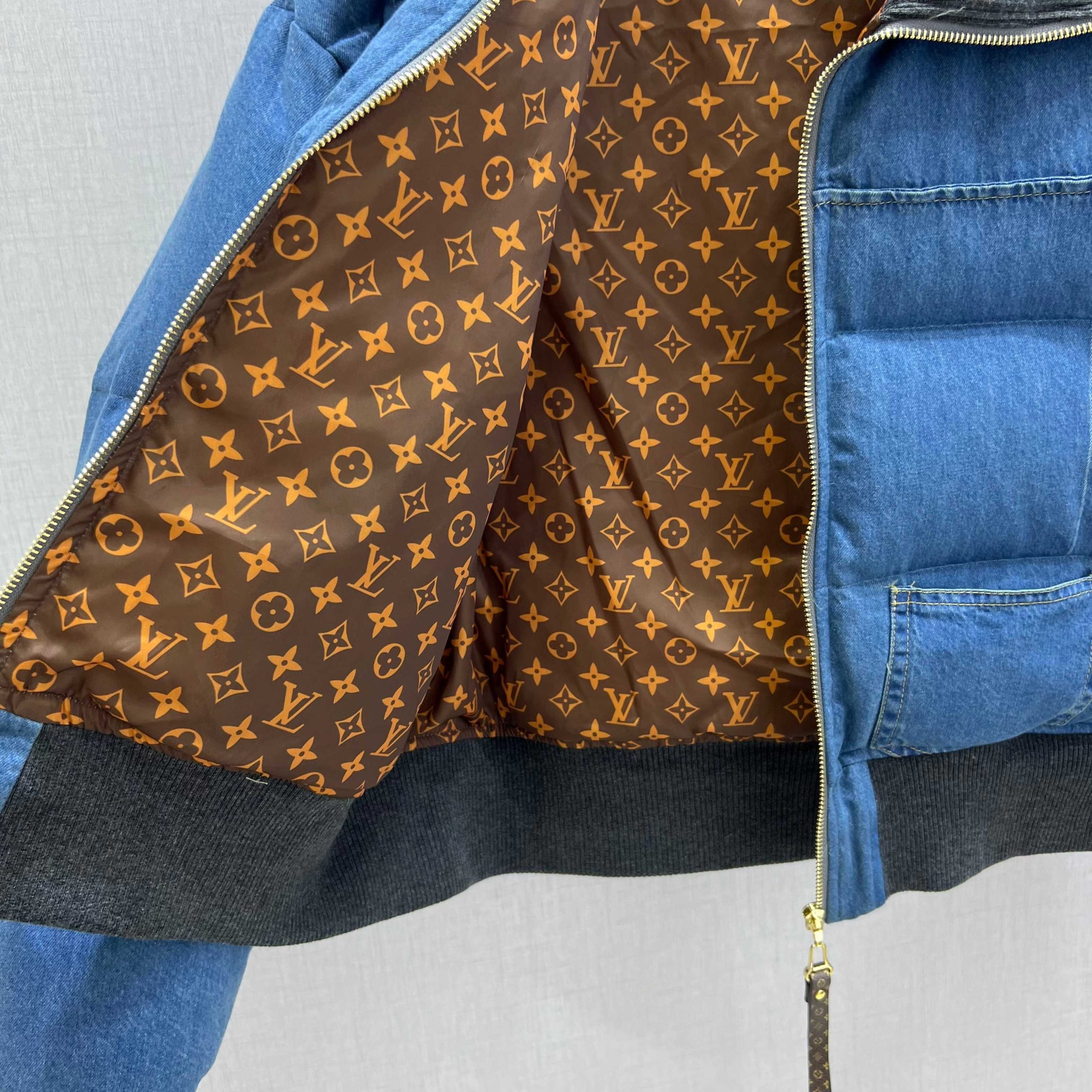 LV 高仿丹寧羽絨外套 灰領拼接設計 經典老花內裡精品保暖款｜歐美奢侈品精品推薦