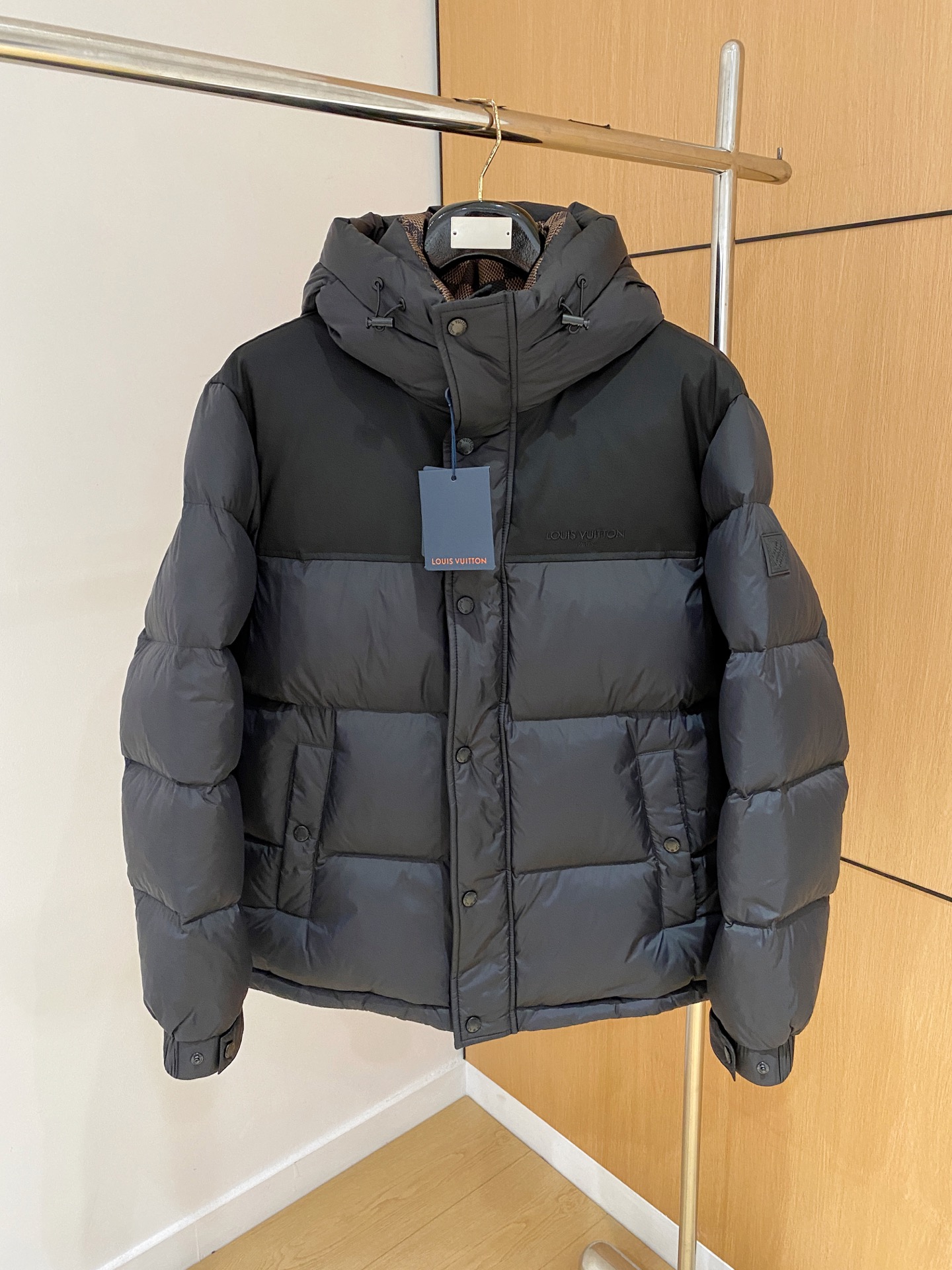LV 高仿連帽羽絨外套 雙層拼接設計 冬季保暖時尚款