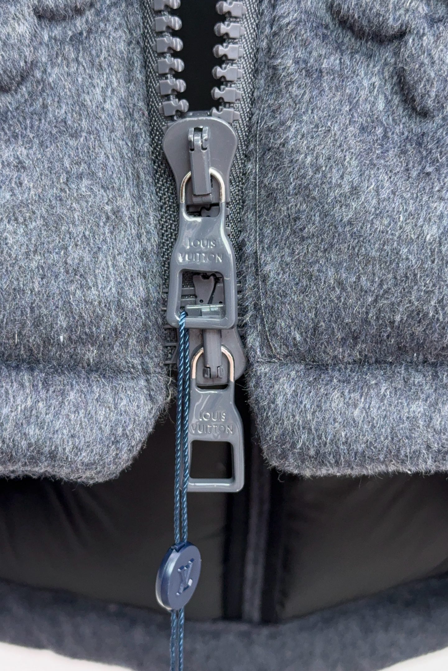 LV 精品仿製壓紋羊毛羽絨外套 立體老花設計 高端保暖款